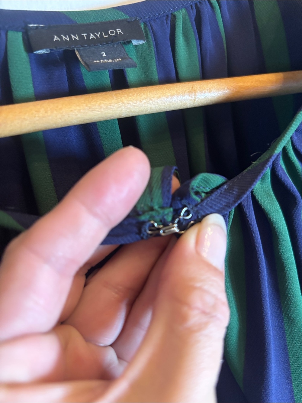 Ann Taylor Vertical Navy & Green Striped Blouson Sleeve Dress - Picture 10 of 12